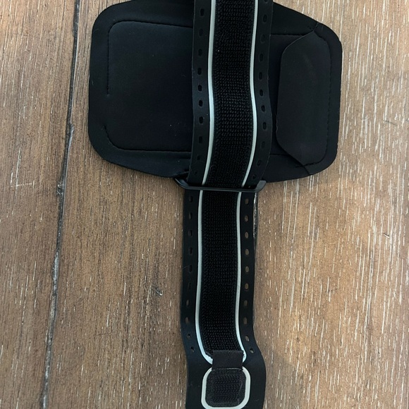 Belkin iPhone Arm Band Holder - Picture 3 of 3